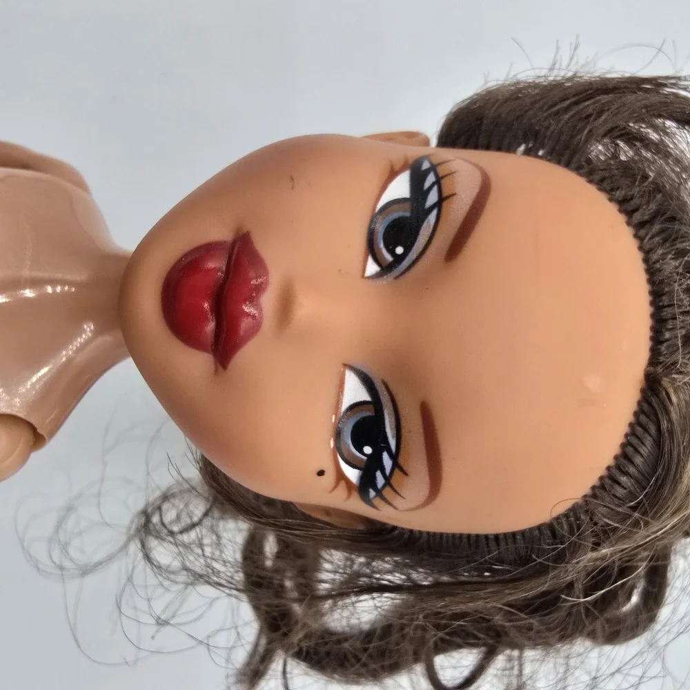 Bratz Funk Out Yasmin Doll 2001 Red Lips Brown Hair Beauty Mark